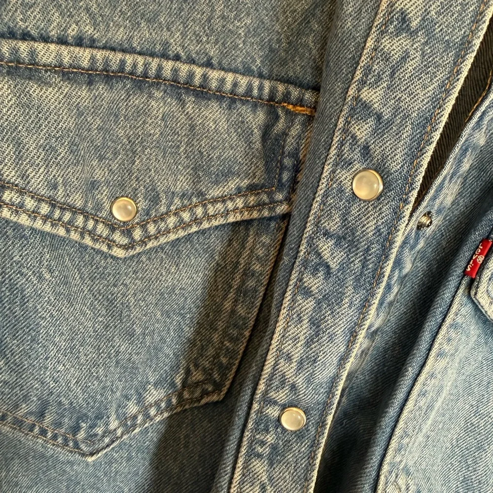 Levi's Light Blue Denim Jean Jacket - Picture 3 of 3